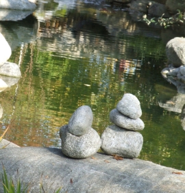 Steine am Wasser